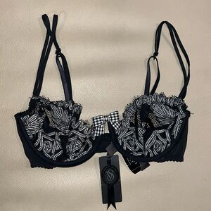 Victorias Secret 32C bra NWT